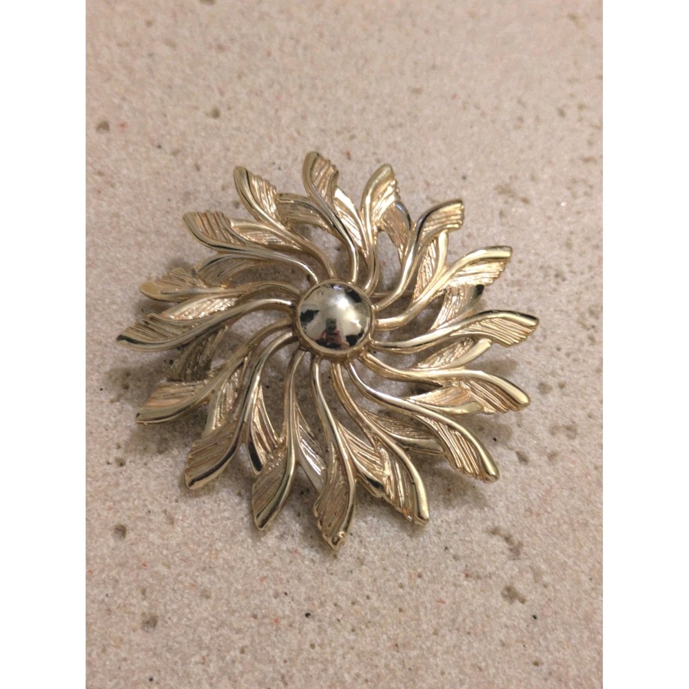 Vintage Sarah Coventry Brooch Gold Tone Textured Floral Dome Classic Elegant Pin